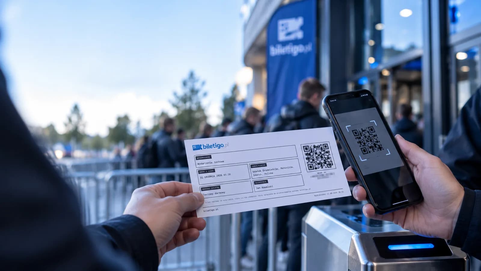 Telefon skanujący kod QR z biletu przy wejściu na wydarzenie